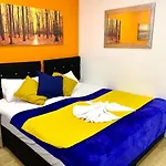 London 2 Bedroom Apartment, Kitchen, Reception And Private Garden